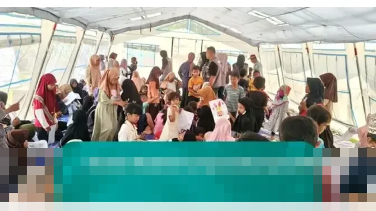 Kemendikdasmen Salurkan Rp 32 Miliar, Pastikan Pendidikan Berlanjut bagi 16 Ribu Pendidik Terdampak Bencana