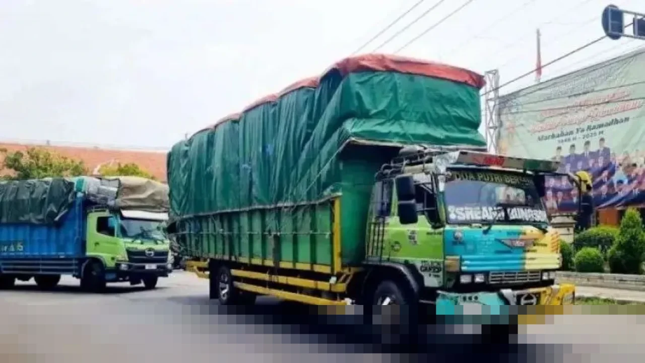 Kemenhub Terapkan Pembatasan Kendaraan Angkutan Barang 24 Jam Penuh Selama Libur Nataru 2025-2026