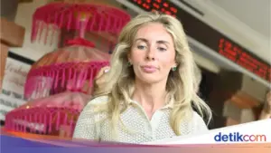 Kemlu RI: “KBRI London Adukan Bonnie Blue ke Otoritas Inggris Usai Lecehkan Merah Putih”