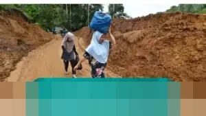 Kisah Haru Yusra di Agam: Kehilangan Rumah dan Nenek Tak Hentikan Semangatnya Jadi Relawan Bencana