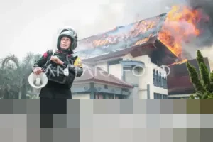 Kombes Hendi Purwoko: “Masih Menunggu Hasil dari Jaksa” Terkait Kasus Perusakan DPRD NTB