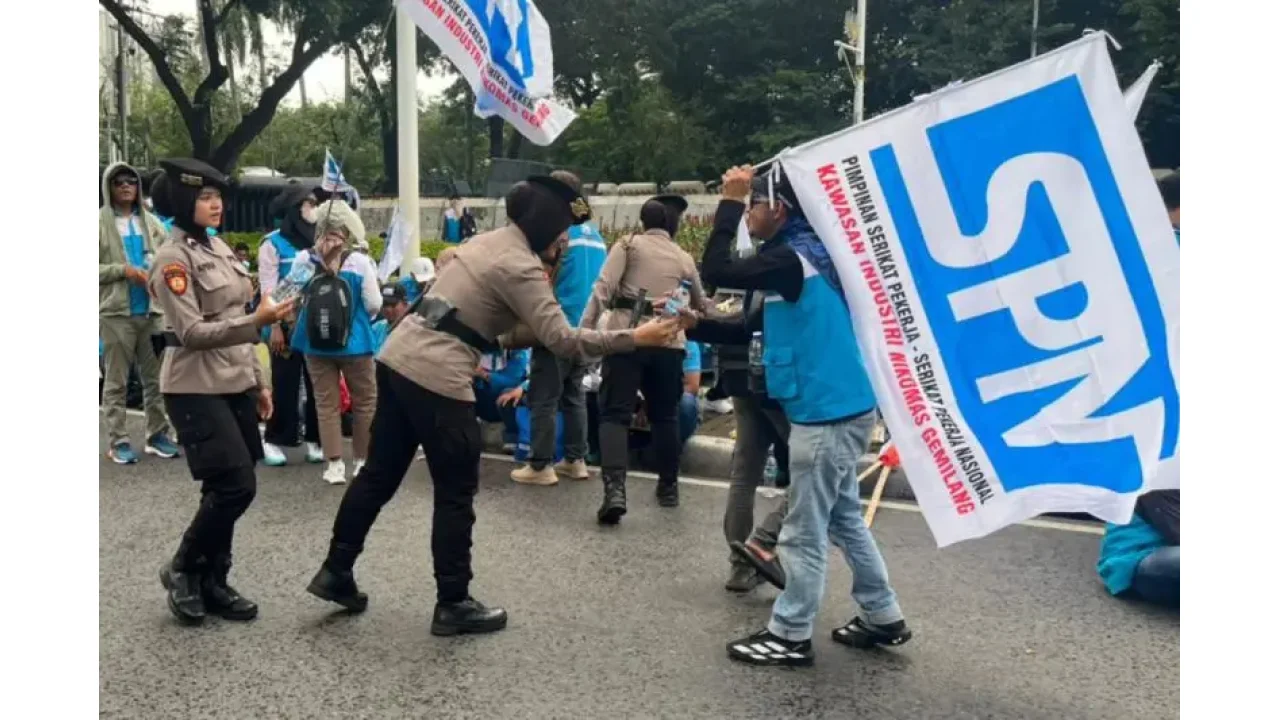 Kombes Susatyo: “Polri Kedepankan Pelayanan Humanis dan Persuasif dalam Aksi Buruh” Kombes Susatyo: “Polri Kedepankan Pelayanan Humanis dan Persuasif dalam Aksi Buruh”