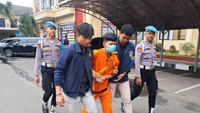 Pengangguran Bunuh Sopir Taksi Online di Serang Demi Mobil Pribadi Pengangguran Bunuh Sopir Taksi Online di Serang Demi Mobil Pribadi