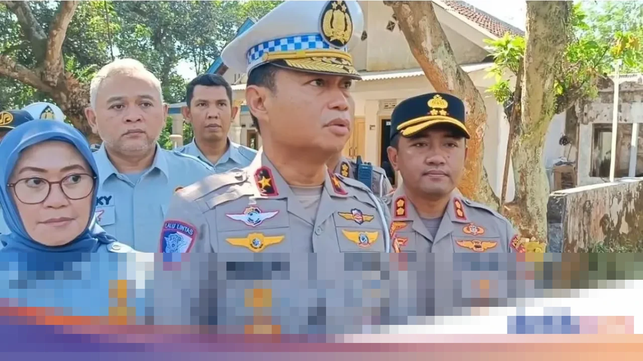 Korlantas Polri Perketat Aturan Larangan Truk Sumbu Tiga di Tol Selama Libur Nataru 2025 Korlantas Polri Perketat Aturan Larangan Truk Sumbu Tiga di Tol Selama Libur Nataru 2025