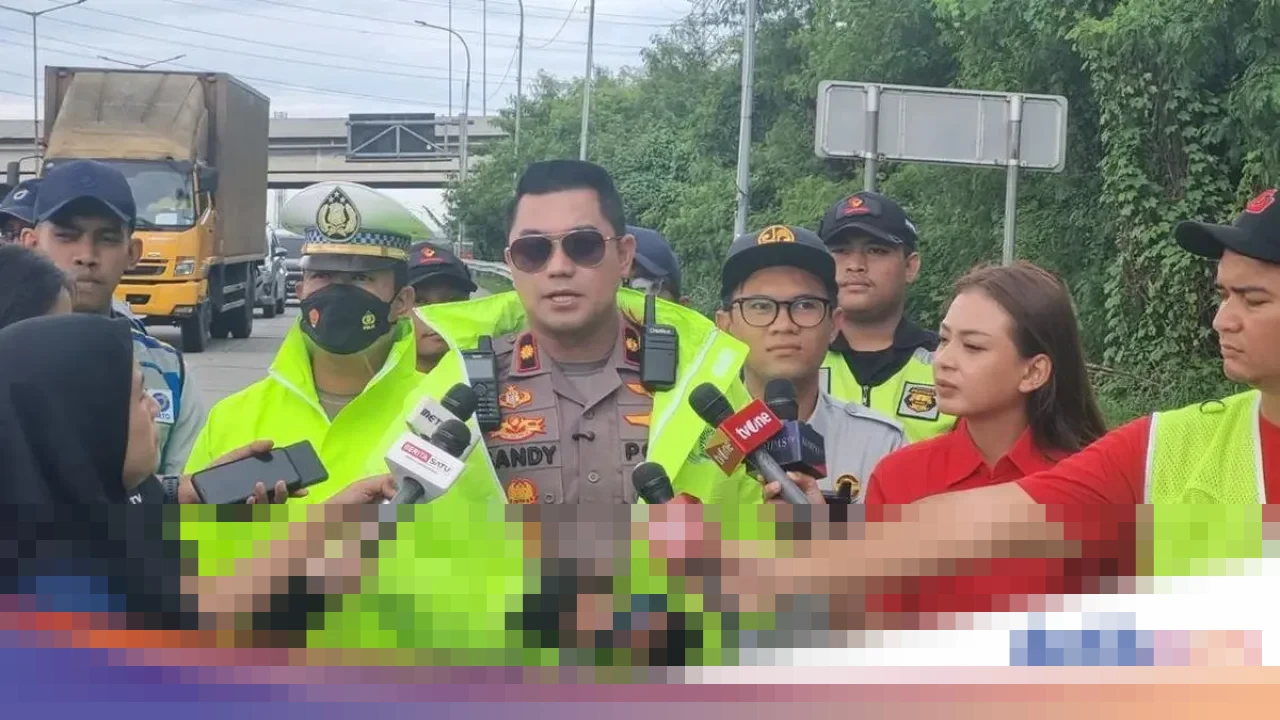 Korlantas Polri Tegas Larang Truk Sumbu Tiga Melintas di Tol Cikampek Selama Nataru, Kecuali Logistik