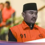 KPK Sita 49 Dokumen dan 5 Barang Elektronik dari Kantor Bupati Bekasi Ade Kuswara Kunang