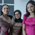 Kris Dayanti Ungkap Kebanggaan Dukung Desainer Muda Nabila Shafia di Panggung GADIS Sampul 2025