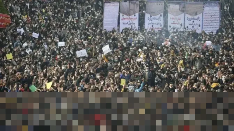 Krisis Ekonomi Mencekik Iran, Gelombang Protes Meluas di Berbagai Kota: ‘Matilah Diktator’ Menggema