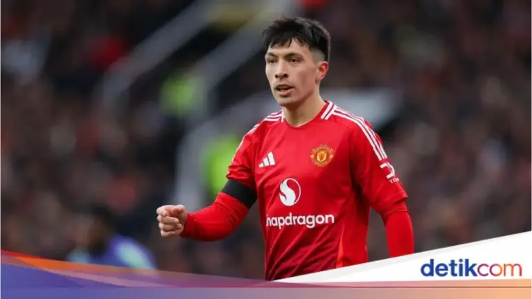 Krisis Lini Tengah MU: Lisandro Martinez Disiapkan Gantikan Bruno Fernandes yang Cedera Paha Krisis Lini Tengah MU: Lisandro Martinez Disiapkan Gantikan Bruno Fernandes yang Cedera Paha