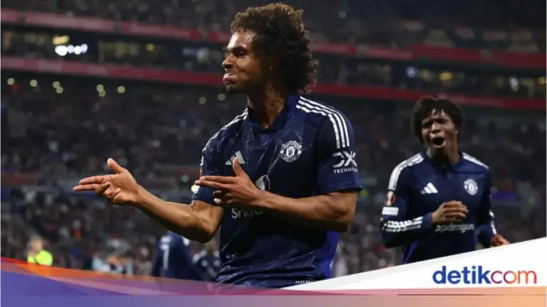 Krisis Penyerang Hantam Manchester United, Joshua Zirkzee Dipastikan Bertahan di Old Trafford Krisis Penyerang Hantam Manchester United, Joshua Zirkzee Dipastikan Bertahan di Old Trafford
