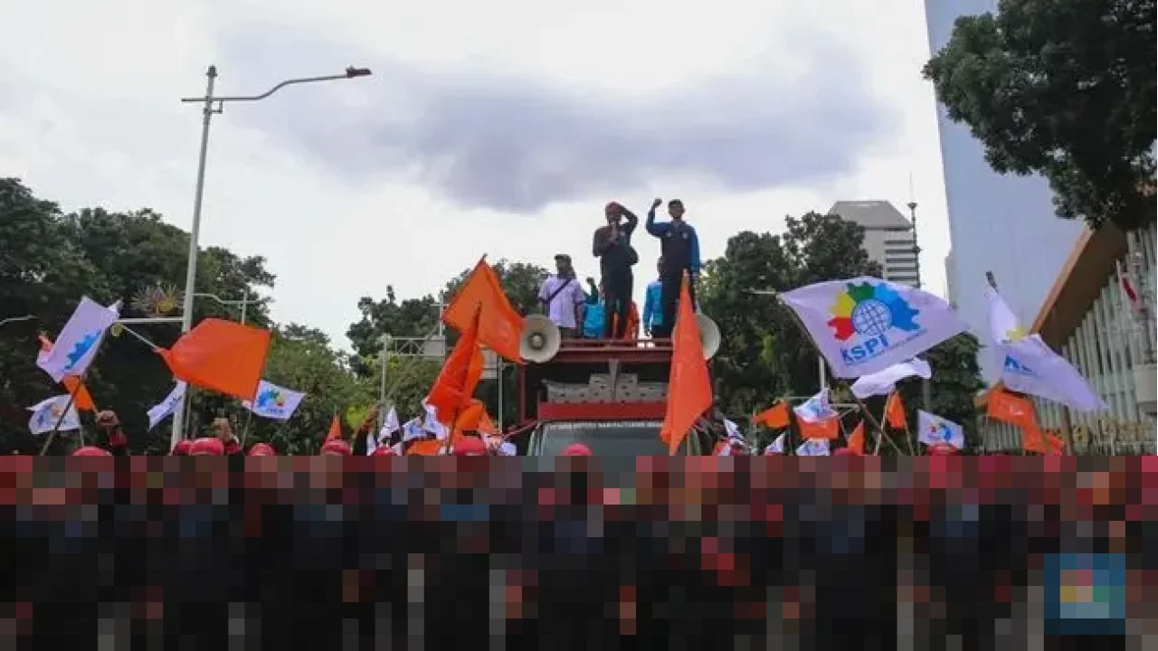 KSPI Desak Revisi UMP Jakarta 2026: Buruh ‘Nombok’ Rp 168 Ribu di Bawah KHL KSPI Desak Revisi UMP Jakarta 2026: Buruh ‘Nombok’ Rp 168 Ribu di Bawah KHL