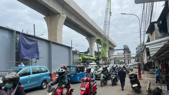 Crane Proyek Parkir Picu Macet Parah Arah Matraman, Lalin Kini Cair Crane Proyek Parkir Picu Macet Parah Arah Matraman, Lalin Kini Cair
