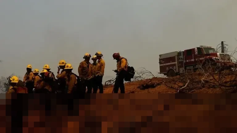 Ledakan Pipa Gas di Los Angeles Paksa Penutupan Jalan Tol Utama dan Perintah Tetap di Rumah Ledakan Pipa Gas di Los Angeles Paksa Penutupan Jalan Tol Utama dan Perintah Tetap di Rumah