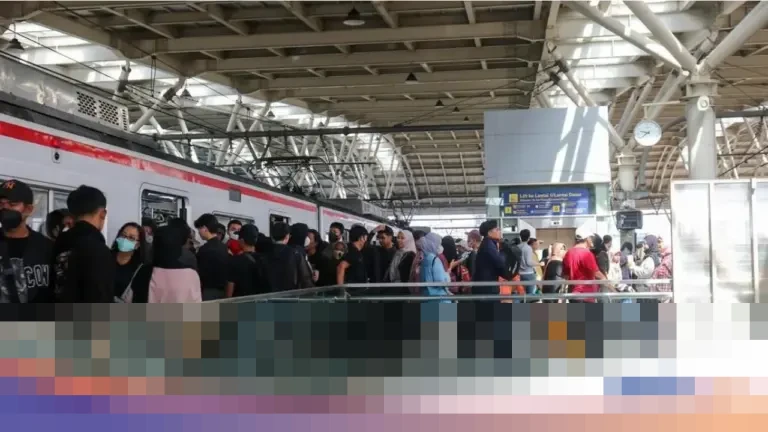 Libur Nataru, KAI Commuter Imbau Penumpang KRL Hindari Jam Sibuk Pukul 10.00-15.00 WIB