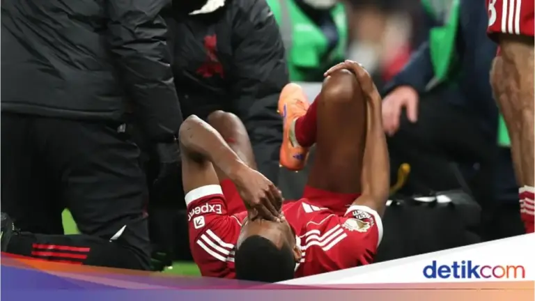 Liverpool Umumkan Alexander Isak Jalani Operasi Cedera Fibula, Perkiraan Absen Berbulan-bulan