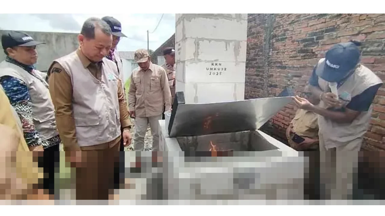 Mahasiswa UMKU Ciptakan Insinerator Murah, Solusi Darurat Sampah di Kudus Mahasiswa UMKU Ciptakan Insinerator Murah, Solusi Darurat Sampah di Kudus