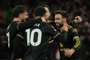 Bruno Fernandes Borong Dua Gol, MU Gasak Wolves 4-1 di Molineux