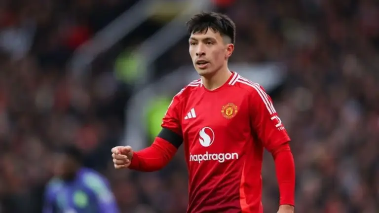 Manchester United Hadapi Krisis Lini Tengah Usai Bruno Fernandes Cedera, Lisandro Martinez Jadi Opsi Manchester United Hadapi Krisis Lini Tengah Usai Bruno Fernandes Cedera, Lisandro Martinez Jadi Opsi