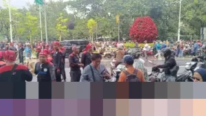 Massa Buruh Padati Jalan Medan Merdeka Selatan, Tuntut Pengembalian Nilai UMSK Jabar 2026
