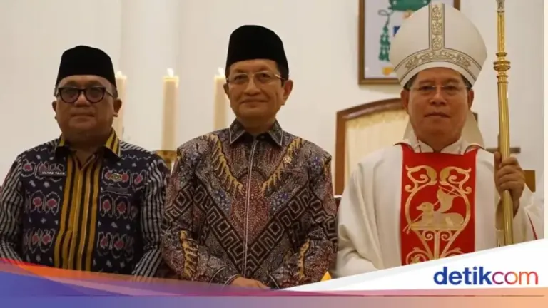 Menag Nasaruddin Umar Ajak Perkuat Persaudaraan Lintas Iman di Perayaan Natal Manado Menag Nasaruddin Umar Ajak Perkuat Persaudaraan Lintas Iman di Perayaan Natal Manado