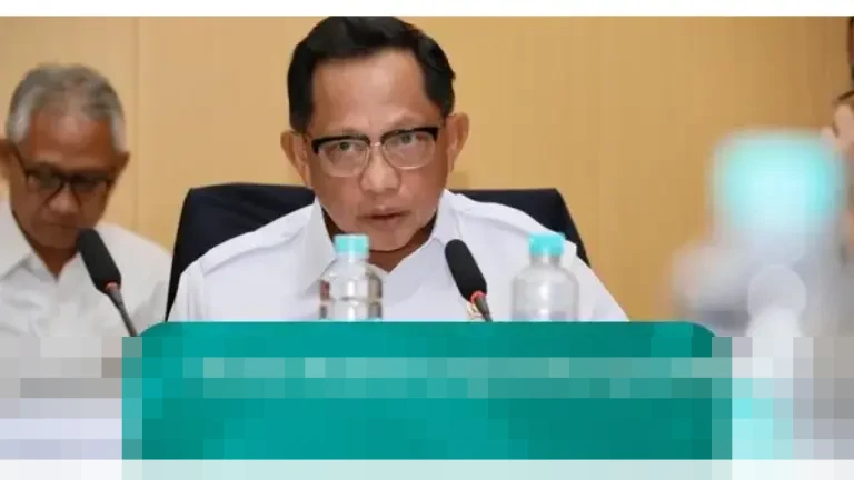 Mendagri Tito Karnavian: Aceh Tamiang Paling Berat, Perlu ‘Dikeroyok’ untuk Bangkit Cepat Mendagri Tito Karnavian: Aceh Tamiang Paling Berat, Perlu ‘Dikeroyok’ untuk Bangkit Cepat