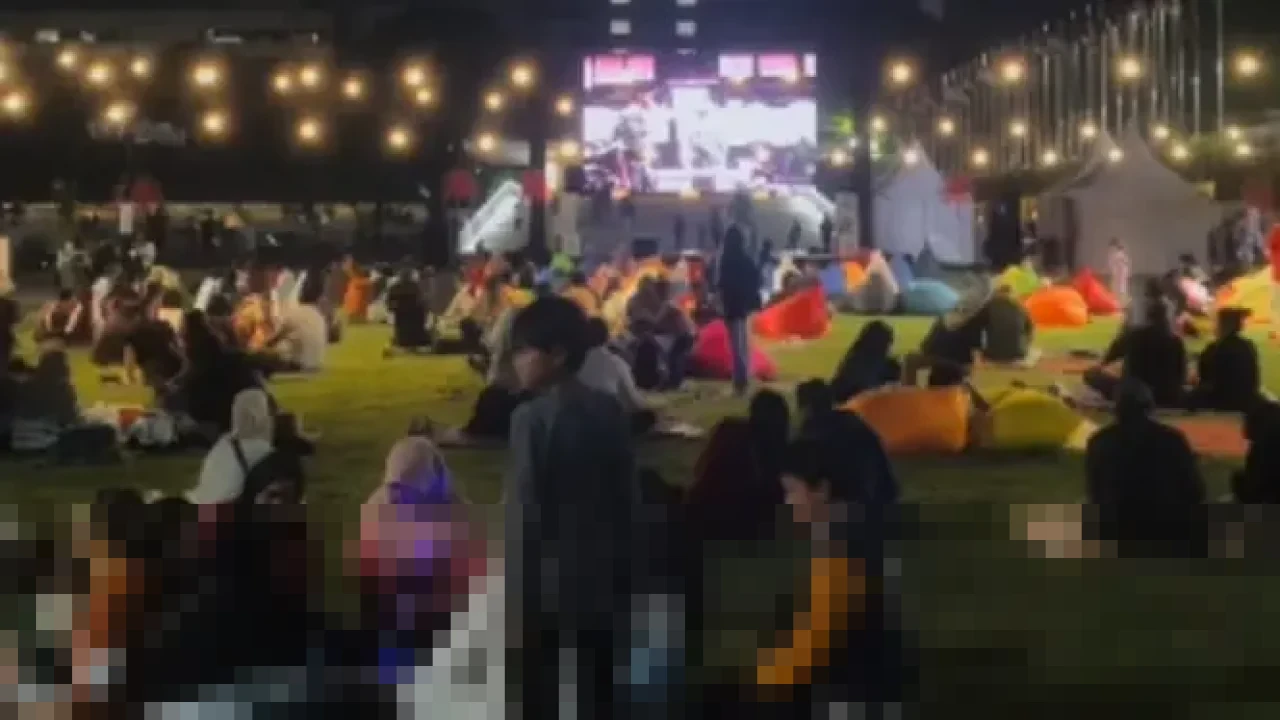 Menghidupkan Ruang Publik Jakarta: Nonton Bareng di Pasar Kreatif Natal Wujudkan Visi Kota Sinema