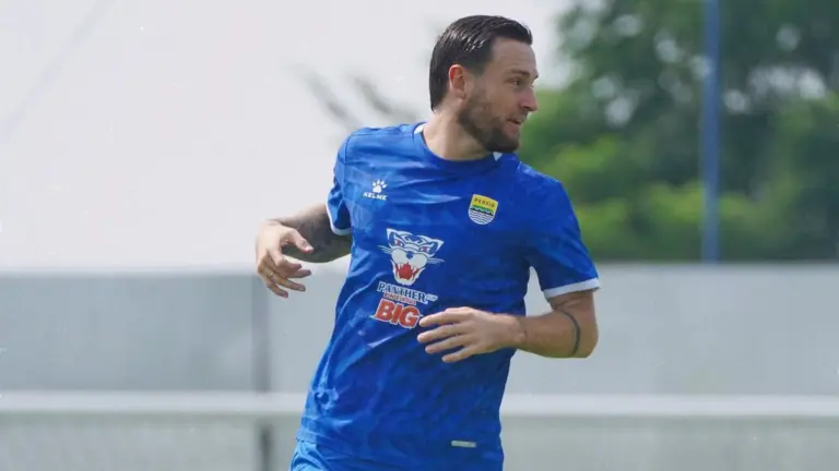 Menguak Jejak Kontroversial 6 Bintang Lapangan Hijau yang Menyeberang dari Persija ke Persib
