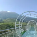 Menjelajahi Ketinggian: Sensasi Adrenalin di Jembatan Kaca Terpanjang Jawa Tengah