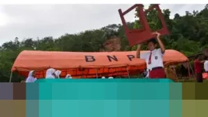 Menko PMK Pratikno Pastikan Puluhan Sekolah di Sumatera Belajar di Tenda Mulai 5 Januari