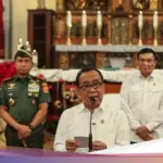 Menko PMK Pratikno Sampaikan Salam Natal Prabowo, Ajak Jemaat Ingat Korban Bencana