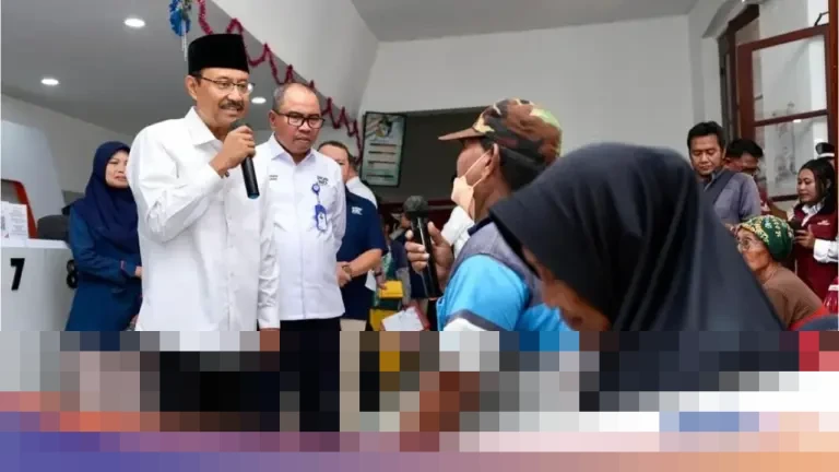 Mensos Saifullah Yusuf: “Dapur Umum Masih Terus Bekerja, Sajikan 400 Ribu Porsi Harian” Mensos Saifullah Yusuf: “Dapur Umum Masih Terus Bekerja, Sajikan 400 Ribu Porsi Harian”