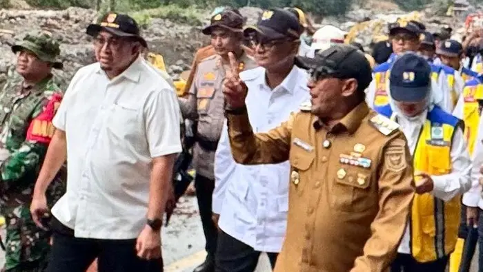 Menteri PU Kaji Flyover Lembah Anai, Andre Rosiade Beri Dukungan Penuh Menteri PU Kaji Flyover Lembah Anai, Andre Rosiade Beri Dukungan Penuh
