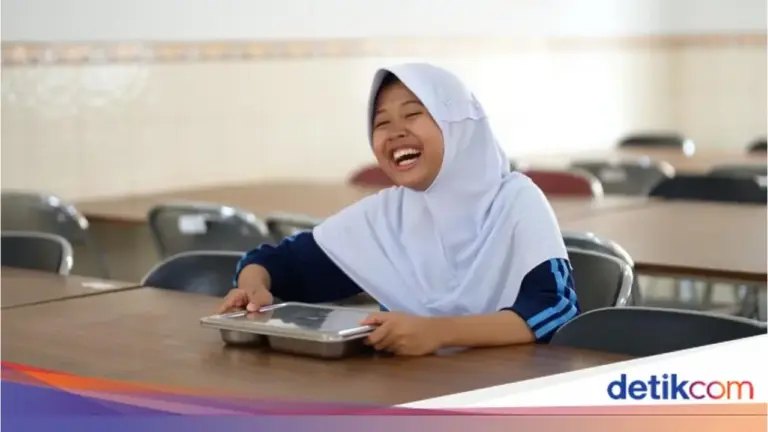 Merajut Asa di Sekolah Rakyat: Kisah Dwi Aprilia, Remaja 13 Tahun yang Berani Bermimpi Jadi Dokter