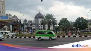 Meski Dilarang, Ratusan Angkot Tetap Beroperasi di Puncak Bogor Saat Libur Natal 2025