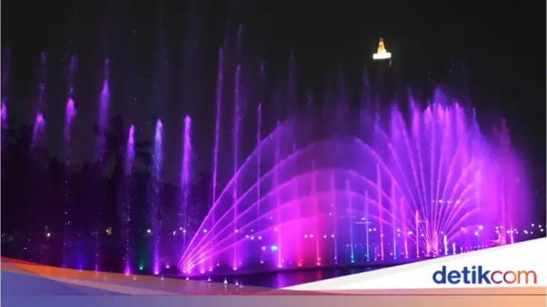 Monas Week Hadirkan Video Mapping dan Air Mancur Menari, Meriahkan Libur Natal 2025