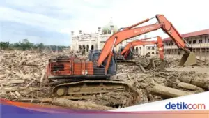 Mualem: “Penuhi Hak Dasar Pengungsi,” Pemerintah Aceh Perpanjang Status Tanggap Darurat Bencana