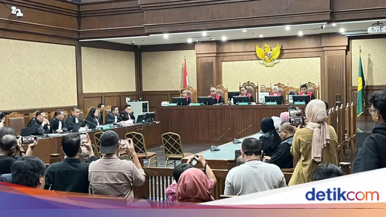 Nadiem Makarim Masih Sakit, Sidang Dakwaan Kembali Ditunda hingga Awal Januari 2026