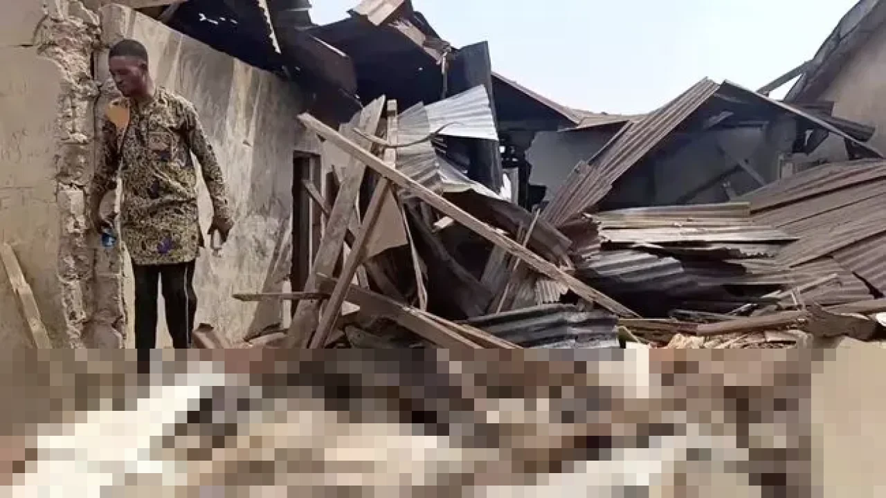 Nigeria Umumkan Serangan Udara Dukungan AS Sasar Kamp ISIS, Warga Laporkan Kerusakan Rumah