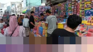 Omzet Pedagang Kembang Api dan Trompet di Pasar Asemka Merosot Tajam Jelang Tahun Baru 2026