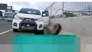 Panduan Lengkap Mengganti Ban Pecah di Bahu Jalan Tol dengan Aman dan Efisien untuk Keselamatan