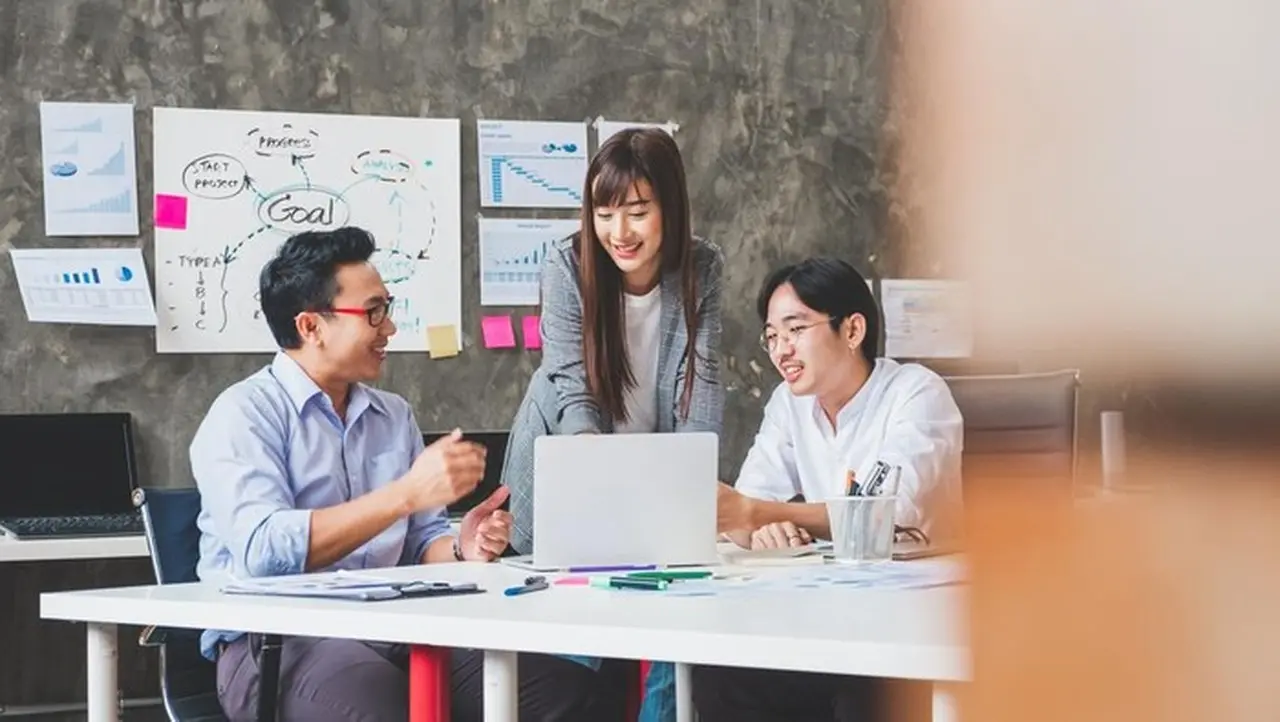 Panduan Praktis Perusahaan Menyusun Pengumuman Libur Natal dan Tahun Baru 2025/2026