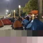 Pantai Ancol Dipadati Ribuan Warga yang Berkemah, Sambut Pergantian Tahun 2026 dengan Penuh Harapan