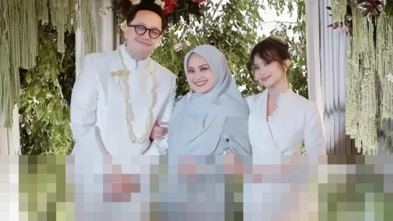 Para Artis Senior Berbahagia: Dampingi Anak Lamaran dan Menikah Sepanjang Tahun 2025 Para Artis Senior Berbahagia: Dampingi Anak Lamaran dan Menikah Sepanjang Tahun 2025