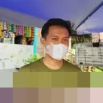 Pedagang Bunga Ciputat Keluhkan Tumpukan Sampah Tak Terangkut, Lalat Serbu Dagangan