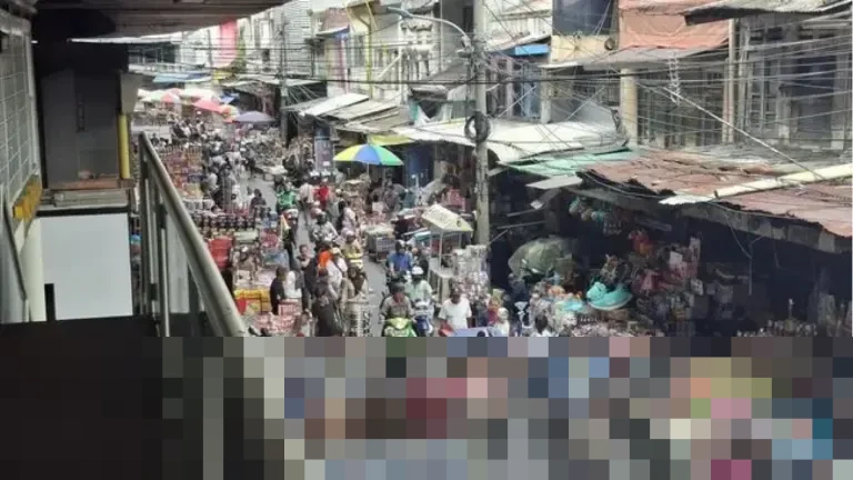 Pedagang Pasar Asemka: “Makin Siang, Makin Ramai Pembeli Kembang Api Jelang Tahun Baru 2026”