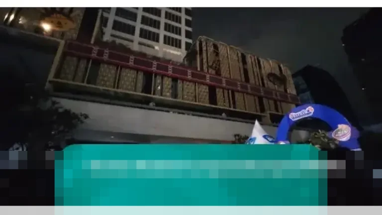 Pedagang Sarinah: “Api Sudah Padam Saat Pemadam Tiba” dalam Insiden Kebakaran Papan Reklame Pedagang Sarinah: “Api Sudah Padam Saat Pemadam Tiba” dalam Insiden Kebakaran Papan Reklame