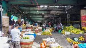 Pedagang Terdampak Kebakaran Pasar Induk Kramat Jati Mulai Berjualan di Kios Sementara