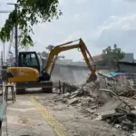 Pemkot Depok Bongkar 38 Bangunan Liar di Jalan Akses UI, Kembalikan Fungsi Trotoar dan Saluran Air