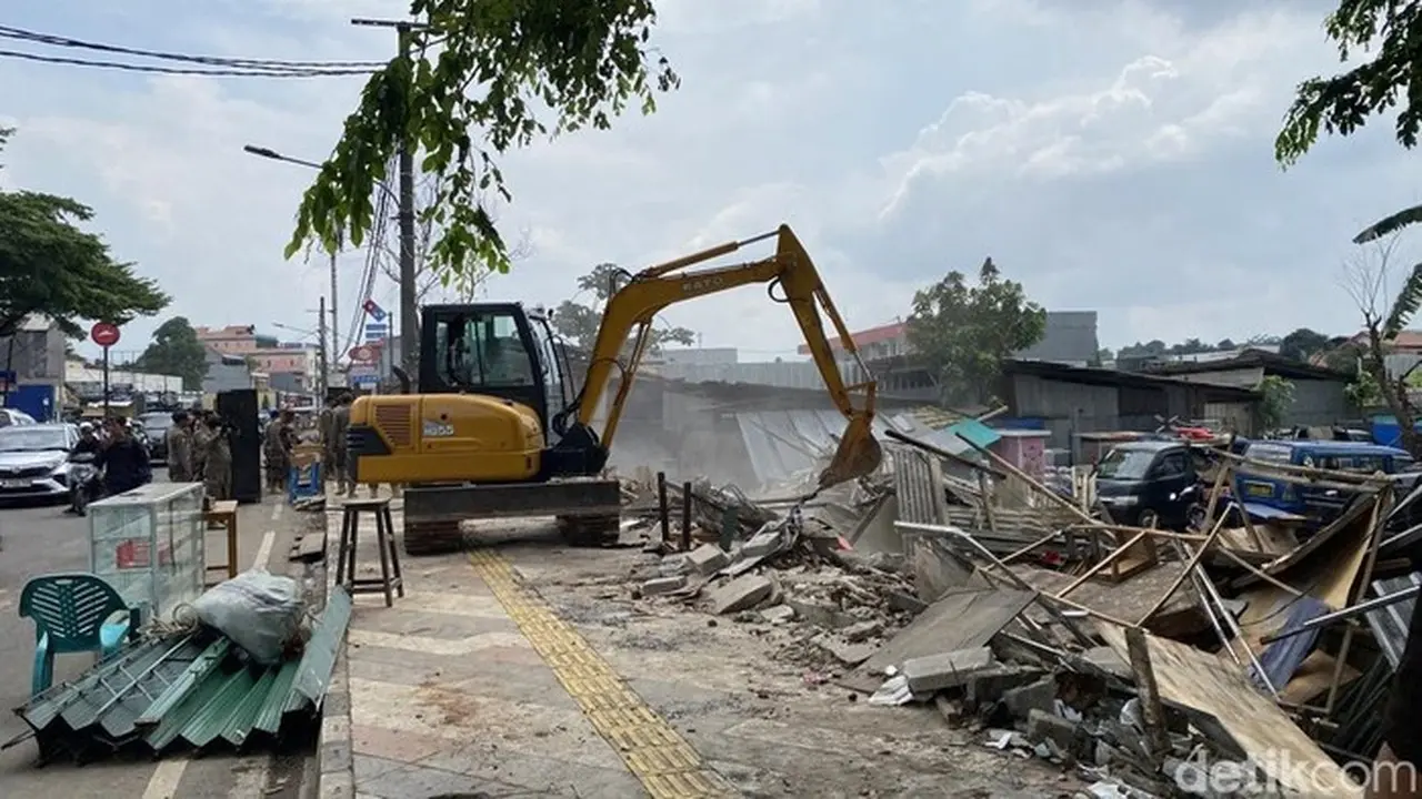 Pemkot Depok Bongkar 38 Bangunan Liar di Jalan Akses UI, Kembalikan Fungsi Trotoar dan Saluran Air