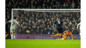 Penalti Sempurna Raul Jimenez Antar Fulham Taklukkan Nottingham Forest 1-0 di Liga Premier